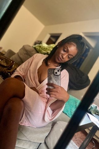 India (petite, real hair) — soft, sensual, no-rush escort experience - 1