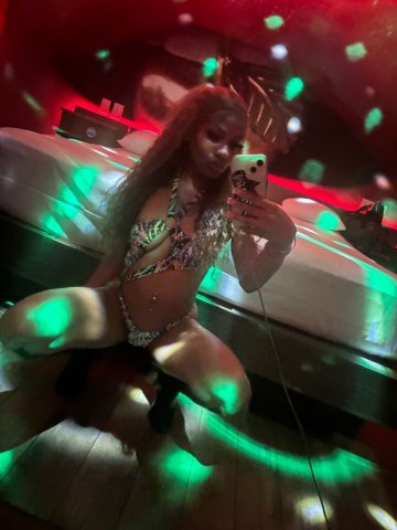Petite slim-thick Raven  Incall only (text for serious) + FaceTime - 1