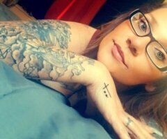 Tampa Female Escort — Violet Burgundy hair & hazel eyes - Image 3