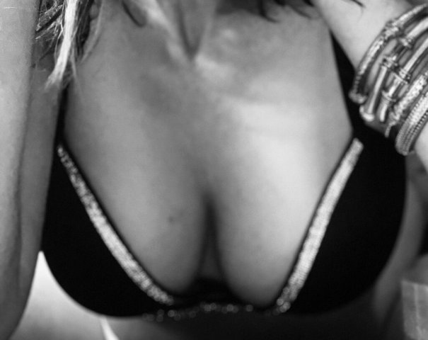 Salt Lake City Thick-Chest Female Escort (36C, 32 Waist) - 1