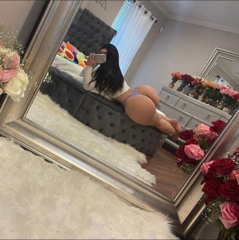 Latina muy caliente — joven, juguetona y perra (tríos, rico oral) en San Diego - 1