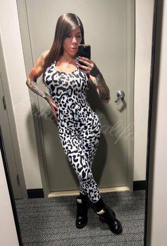 Tattooed curvy escort — incalls & outcalls, content available by text - 1