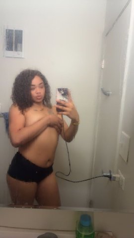 Chicago Petite Yellow Bone Female Escort — Incall, Outcall or Carcall - 1