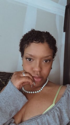 Petite babydoll escort (Austin) — incalls - 1
