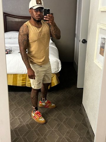 Carlos (Addison) — 5'6 well-endowed straight male with 7in dick, incall & massage - 1