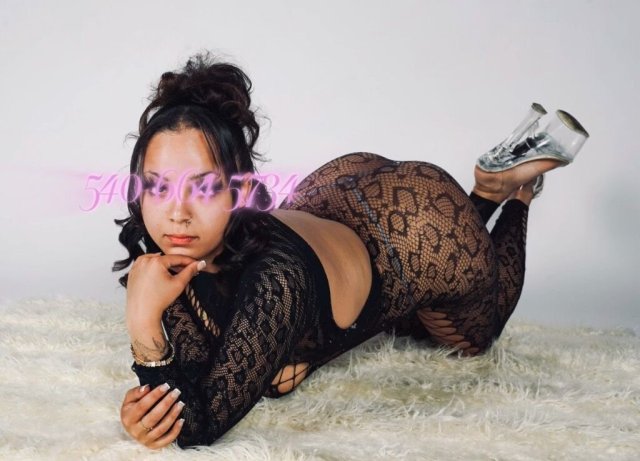 Kansas City Female Escort — Outcalls with Deposit Policy - 1