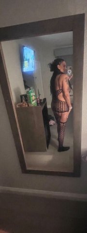 In-call Female Escort — 6' tall with curvy look - 1