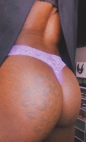 Cleveland Female Escort — GOAT Throat Service - 1