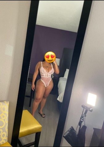 Latina estrecha — servicio 24/7 en Kansas City, MO - 1