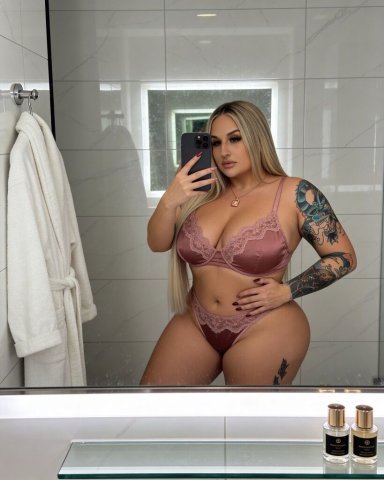 Louisville KY Female Escort — hourly bookings & face-time shows - 1