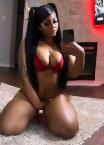 Kansas City MO Independent Escort for Threesomes (Short Time) - 1