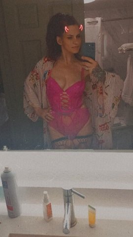 Tampa Female Escort — Party-Mood Fun in the Rain - 1