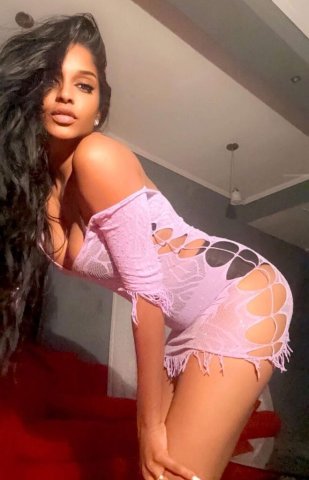 Manhattan Female Escort — FETISH-FRIENDLY Sexy Play Pin - 1