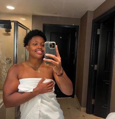 Pittsburgh Lesbian Stud — Explicit Content + FaceTime - 1