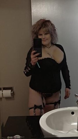 Downtown Denver Full-Figured In-Call Escort — Hourly or Half-Hour - 1