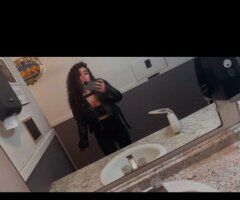 Roxi Luxx — Curly-Haired Female Escort for Dates & In/Out Calls - Image 9