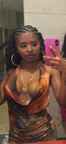 Petite Cuban escort (brown skin) — 24 — incalls & outcalls - 1