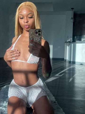 Las Vegas Petite Female Escort — 2 Girls, 24/7 In-Calls Room & Outcalls - 1