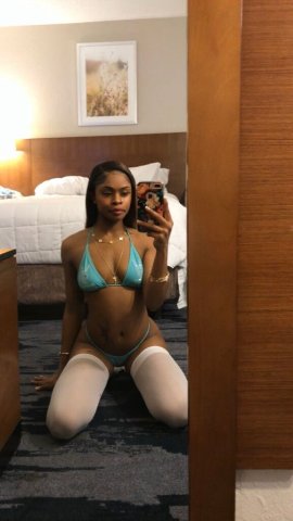 Richmond Petite Incall & Outcall — 5'3”, 120 lbs Sweet Treat - 1