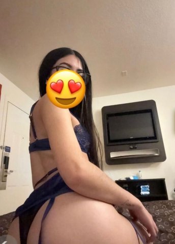 Valen (23) — Blonde Latina Escort in Knoxville - 1