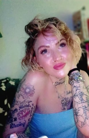 Shy — Tampa FL Professional Escort for Back Rubs, Stripteasin & Dinner Dates - 1