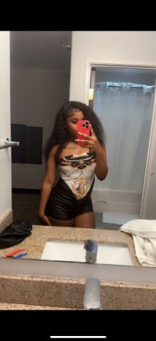 Incall/Outcall — Elegant & Discreet Escort (22) - 1