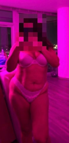 Thick Latina Babe (21) — Minneapolis/St. Paul escort - 1