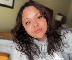 Oklahoma City escorts - Oklahoma City Female Escort — Curvy body & sexy legs