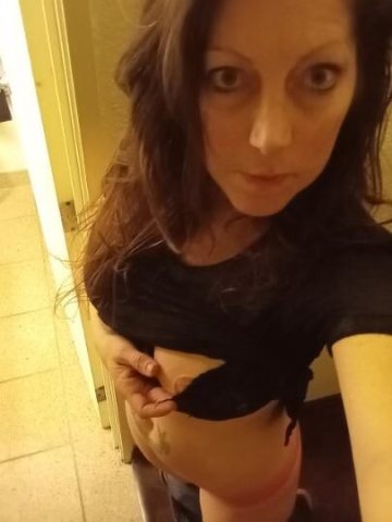 Philadelphia Female Escort — In-Call or Out-Call Car/Hotel Sessions - 1