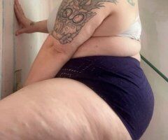 Milwaukee escorts - Milwaukee Curvy Escort for Valentines Day Outcalls