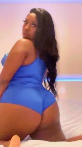 Portland OR Female Escort — discreet soft-skin fun with all-natural looks - 1