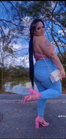 Tallassee Female Escort — Italian bombshell for discreet adult companionship - 1