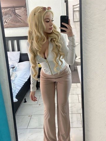 Londyn — Petite Mixed Babe for Discreet, High-Quality Escapes (DM/Text) - 1