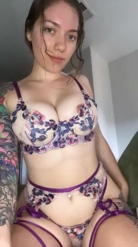 Denver Petite White Girl Escort (Green Eyes) — Party Time - 1