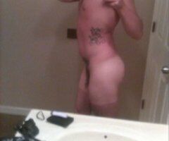 Discreet Macon male escort with a tattooed, masculine look - Image 5