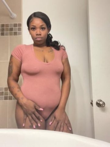 Chicago Female Escort — incall sessions at my crib - 1