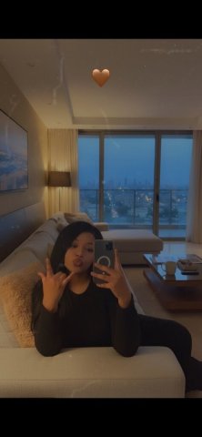 Chicago IL In-Call Female Escort — Fetish-Friendly Handjob Queen - 1