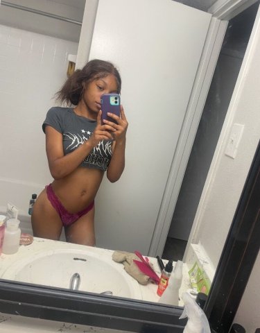 Houston Female Escort — Come clean & showered, feet only - 1