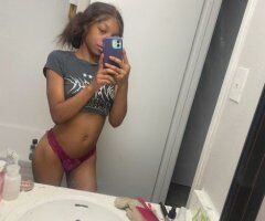Houston escorts - Houston Female Escort — Come clean & showered, feet only