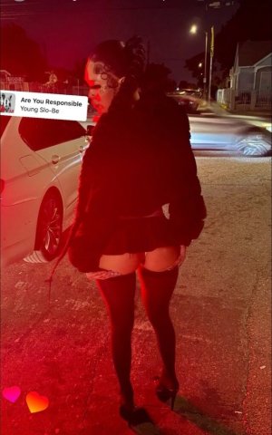 Petite Asian Escort in Los Angeles — Toy Show, Pegging, Massages - 1