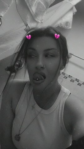 Tampa FL Female Escort — Explicit play requests - 1