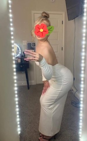 Houston Female Escort — Llamame - 1