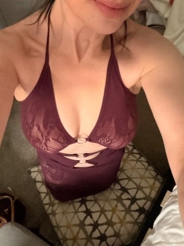 Petite Italian MILF Female Escort — discreet Babylon visits or I’ll come to you - 1