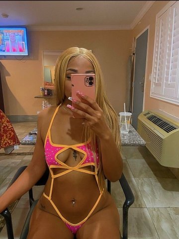 Monterey CA Colombian Goddess Escort — Private Discreet In-Call - 1