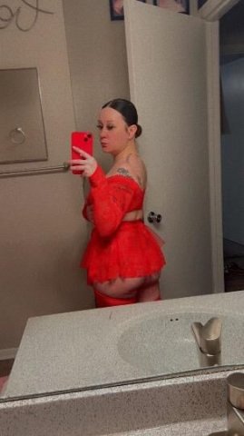 Dallas Slippery When Wet  (32) — Burnette Curves Outcalls - 1