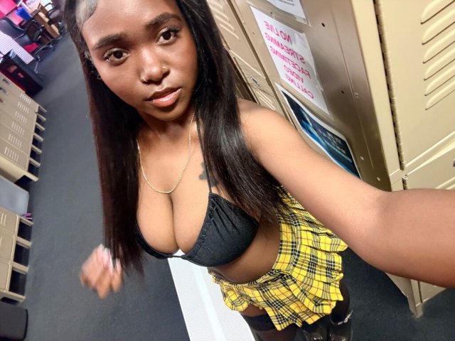 Phoenix Petite Female Escort — Big Boobs, Incalls & Car Dates - 1