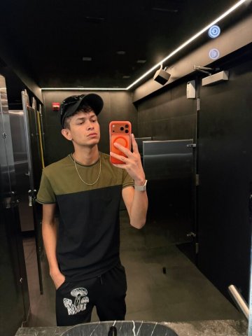 Edwin — Latino Versátil - 1