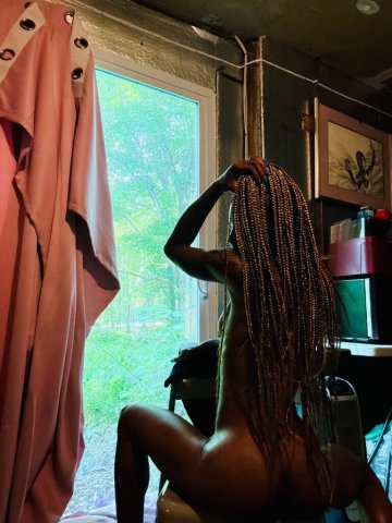 Female Escort in Western Maryland — Massage, Hand Play & Foot Job (Protection) - 1