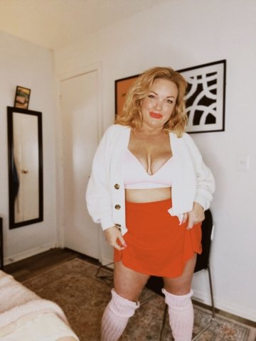 Oklahoma City Milf Female Escort — Curvy, 41 - 1