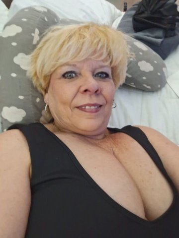 Sunni — Older Woman Female Escort in Columbia, SC (No anal, limited kissing) - 1